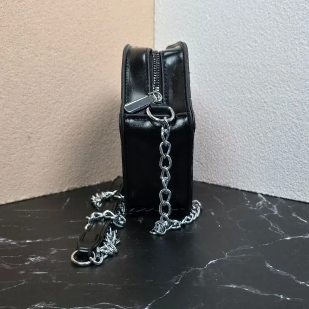 🎃 Glamorous Glitter Vampire Lips Crossbody Bag‎ (NWOT) - Picture 5 of 11